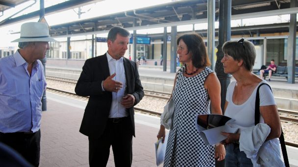 Behindertenbeauftragte Beate Wirth suchte Gespräch mit der Bahn - Barrierefreie Stadtbahn Thema bei Vor-Ort-Termin